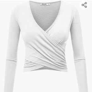 White v neck long sleeved crop top